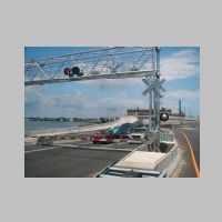 NJT_ATLANTIC-grade-crossing-east+waiting-cars.jpg