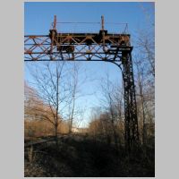 GRAVEL_PLACE-east-signal-posts.jpg
