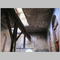GRAVEL_PLACE-inside-basement-eb+frame-support-bright.jpg