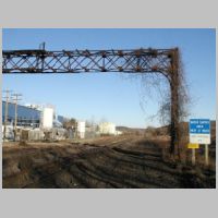 GRAVEL_PLACE-west-gantry-right.jpg