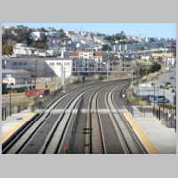 Caltrain_CP-TUNNEL-nb-gantry-far-above+Bayshore-Sta-plats-north-end.jpg