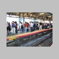 LIRR_Jamaica-Plat-E-Cannonball-crowd+62L-rear.jpg