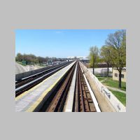 Air-Train_Howard-Line-wb-Van-Wyck-overpass.jpg