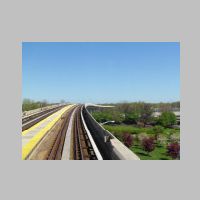 Air-Train_Jamaica-Line-nb-Nassau-Exp-overpass.jpg