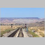 BNSF_Gallup-Sub-031-wb-masts-tk2-Clear-far-zoo.jpg