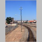 BNSF_Gallup-Sub-157-wb-masts-tk1-App-Med-far+ATSF-lamp.jpg