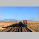 BNSF_Seligman-Sub-306-wb-tk2-mast-far+EoT.jpg