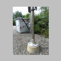 GRS_Freight-Main-262-wb-mast-base+relay-hut.jpg