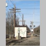 Amt_Hudson-Line-Signal-153-relay-hut+pole-line-feed-wb.jpg