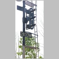 PRR_Main-Line-Signal-2873W-lower-head-angle-tall.jpg