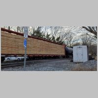 CSX_Met-Sub_12.4-lumber-car-Garrett-Park-xing.jpg