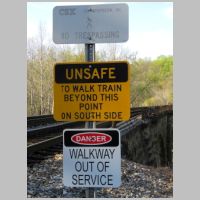 CSX_Cap-Sub-09.2-Thomas-Viaduct-eb-tk2-walkway-signs.jpg