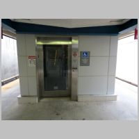 PATCO_Haddonfield-Sta-elevator-platform-level.jpg