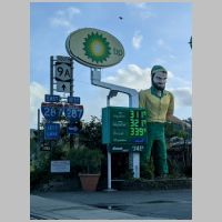 NY_White-Plains-muffler-man.jpg