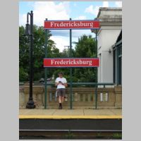 Amt_Fredericksburg-Sta-tk2-plat-bi-level-sign.jpg