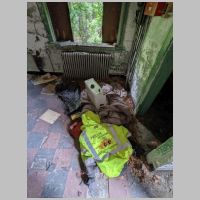 FB-inside-operators-floor-se-corner-trash.jpg