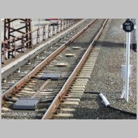 LIRR_PORT-1E-ped-lower+bonds+beacons.jpg