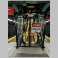 PATCO_8th-Market-Sta-east-end-esclator-locked.jpg