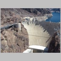 NV_Hoover-Dam+west-138kv-angle-pylons+lake.jpg