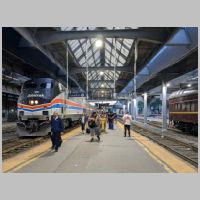 Amt_130+Pittsburgh-Sta-platform+pax-crowd-eb.jpg