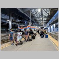 Amt_Pittsburgh-Sta-platform-eb+pax-crowd+130.jpg