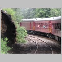 RBMN_Lehigh-Line-MP-163.9-curve-nb+PA-115-Br-shadow+Pittston-Ramble-cars.jpg