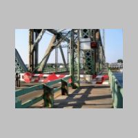 Portsmouth_Memorial-Br-draw-south-gate-closed.jpg
