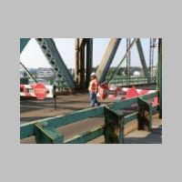 Portsmouth_Memorial-Br-draw-south-gate-closing.jpg